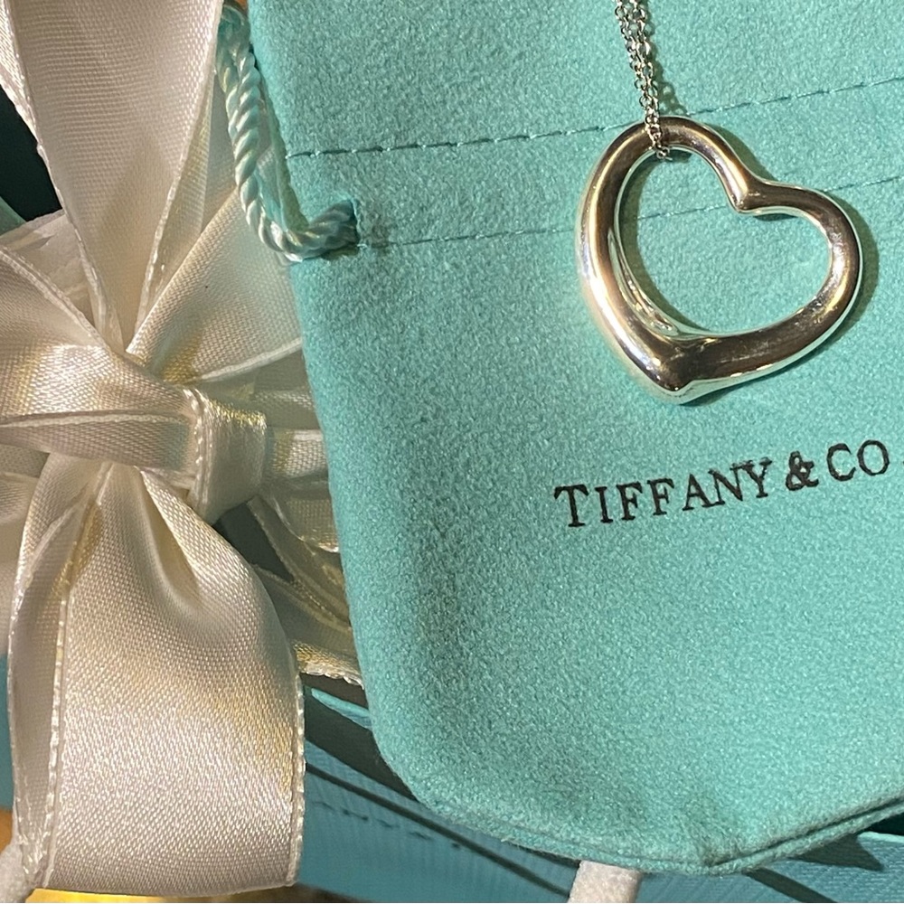 Tiffany&Co.Elsa Peretti Large open heart 27mm & 18”chain. New in Box never worn.